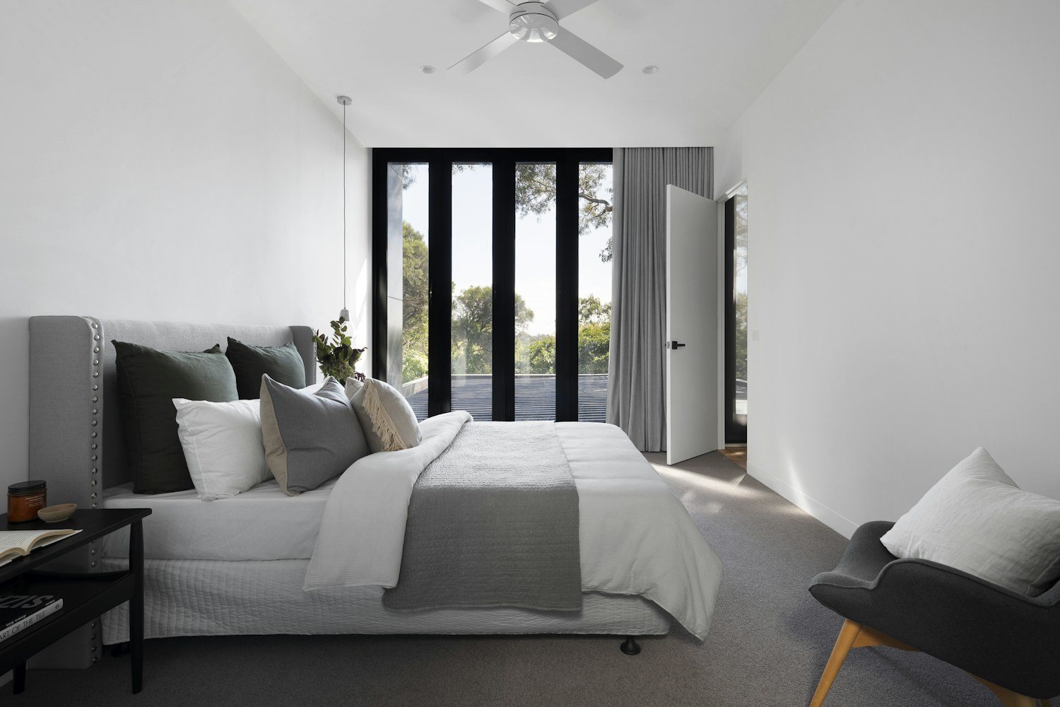Geometric lines and glass in modern architecture